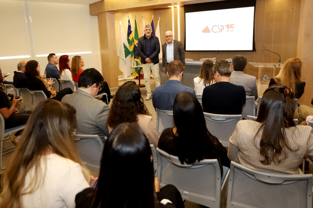 Maurício Tadeu Morais (esq), diretor do CSP-MG, e João Paulo Moreira de Mello, presidente da entidade, na abertura do evento que reuniu executivos das beneméritas e corretores parceiros - Foto: Arnaldo Athayde